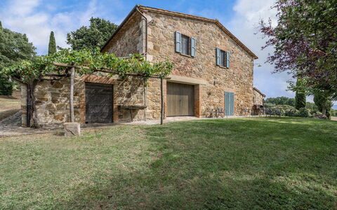Orcia Panoramic View With Pool: Ciel, Nuage, Bâtiment, Fenêtre, Plante, Arbre, Maison, Lot Terre, Végétation, Paysage Naturel