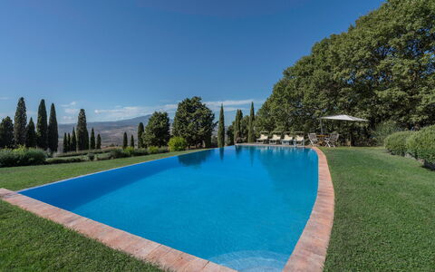 Orcia Panoramic View With Pool: L'Eau, Plante, Ciel, Piscine, Arbre, Bâtiment, Lot Terre, Ombre, Herbe, Paysage Naturel