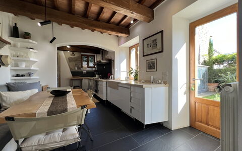 The Architects House: Cabinetry, Comptoir, Pot De Fleur, Plante, Bâtiment, Table, Cuisine, Salon, Bois, Design Intérieur