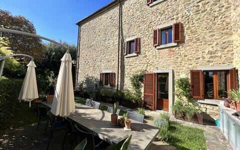 The Architects House: Plante, Propriété, Fenêtre, Bâtiment, Ciel, Chaise, Chalet, Pot De Fleur, Zone Résidentielle, Herbe