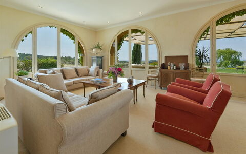 Villa Bagnoli: Meubles, Canapé, Propriété, Table, Plante, Confort, Canapé-Lit, Design Intérieur, Salon, Bâtiment