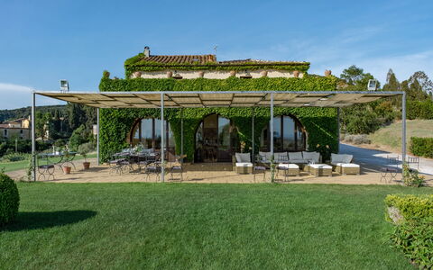 Villa Bagnoli: Ciel, Plante, Bâtiment, Ombre, Lot Terre, Nuage, Herbe, Maison, Arbre