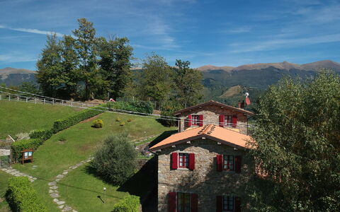 La Vecchia Fornace La Piastra Apartments - Abetone: Nuage, Ciel, Plante, Fenêtre, Paysage Naturel, Montagne, Pente, Lot Terre, Végétation, Arbre