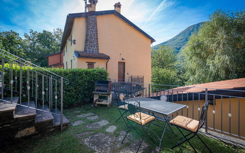 La Vecchia Fornace La Piastra Apartments - Abetone: Ciel, Nuage, Propriété, Bâtiment, Plante, Bois, Arbre, Fenêtre, Chalet, Maison