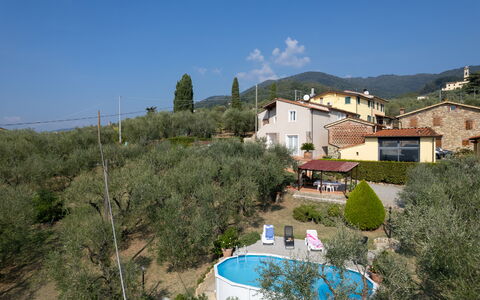 Casa Mimy: Ciel, Plante, Nuage, Bâtiment, Arbre, Fenêtre, Végétation, Paysage, Maison, Zone Résidentielle