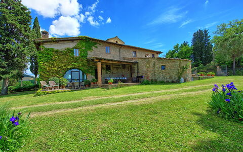 Maggiano: Nuage, Ciel, Plante, Propriété, Bâtiment, Arbre, Vert, Bleu, Environnement Naturel, Paysage Naturel