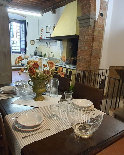 La Colonna: Table, Cadre, Meubles, Vaisselle, Chaise, Bâtiment, Bois, Éclairage, Vaisselle, Design Intérieur