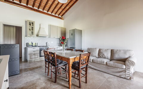 Anilde, Holiday Home with Pool, Wifi, Tuscany: Table, Meubles, Cabinetry, Bâtiment, Bois, Comptoir, Design Intérieur, Architecture, Salon, Sol