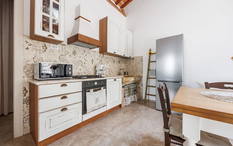 Anilde, Holiday Home with Pool, Wifi, Tuscany: Cabinetry, Comptoir, Meubles, Bâtiment, Tiroir, Bois, Commode, Cuisine, Architecture, Design Intérieur