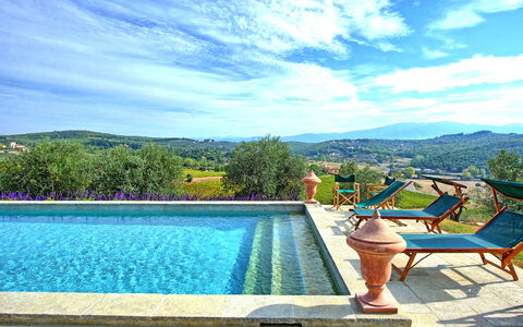 Villa Cona: L'Eau, Nuage, Ciel, Plante, Piscine, Bleu, Bleu Azur, Mobilier De Jardin, Arbre, Rectangle