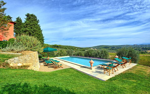 Villa Cona: Nuage, L'Eau, Ciel, Plante, Paysage Naturel, Arbre, Mobilier De Jardin, Lot Terre, Piscine, Chalet