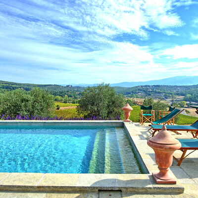 Villa Cona: L'Eau, Nuage, Ciel, Plante, Piscine, Bleu, Bleu Azur, Mobilier De Jardin, Arbre, Rectangle