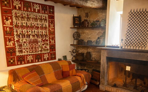 Molin Barletta, Private Pool, Nature - Marliana, T: Sol, Bois, Design Intérieur, Sol, Meubles, Pièce, Marron, Plafond, Salon, Dur