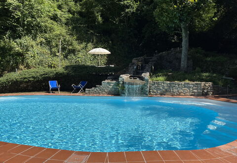 Molin Barletta, Private Pool, Nature - Marliana, T: Bleu, Piscine, L'Eau, Composite, Recours, Loisir, Caractéristique De L'Eau, Ombre, Mobilier De Jardin, Eco Hôtel