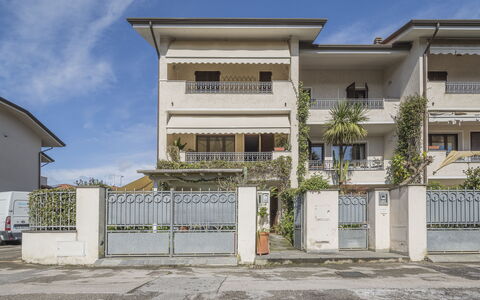 La Bouganville, Forte Dei Marmi, Private Garden, W: Zone Résidentielle, Quartier, Appartement, Domicile, Établissements Humains, Design Urbain, Balcon, Banlieue, Condominium, Allée