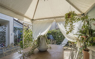 La Bouganville, Forte Dei Marmi, Private Garden, W: Pot De Fleur, Ombre, Structure En Plein Air, Chaise, Jardin, Plante D'Appartement, Mobilier De Jardin, Patio, Cour, Cour