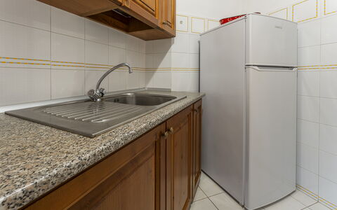 Argentario Giannella Apartment- Orbetello, Toscana: Cabinetry, Evier, Robinet, Comptoir, Évier, Luminaire Plomberie, Bâtiment, Cuisine, Bois, Design Intérieur