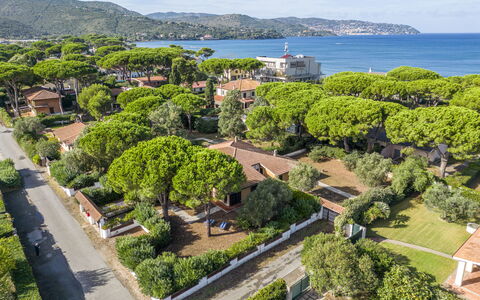 Giannella Apartment - Orbetello, Toscana: Plante, L'Eau, Propriété, Ciel, La Nature, Arbre, Nuage, Végétation, Lot Terre, Design Urbain