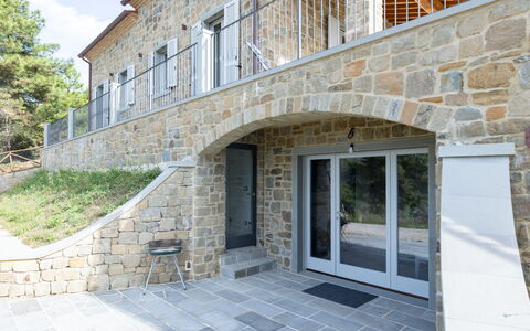 Villa Luana: Propriété, Bâtiment, Fenêtre, Plante, Porte, Arbre, Brickwork, Brique, Façade