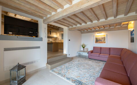 Villa Luana: Propriété, Canapé, Confort, Salon, Architecture, Bois, Design Intérieur, Sol, Sol, Mur