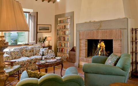 Torre Di Montelopio: Propriété, Meubles, Plante, Table, Canapé, Cadre, Salon, Éclairage, Bois, Design Intérieur