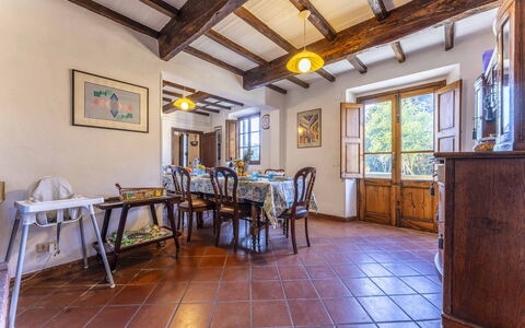 Casale Il Farro - Camaiore, Toscana: Table, Meubles, Cadre, Propriété, Chaise, Fenêtre, Bois, Design Intérieur, Architecture, Sol