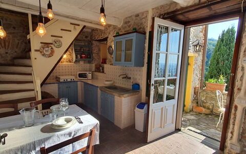 Borgo Bucatra Tramonto: Propriété, Plante, Table, Bois, Éclairage, Design Intérieur, Fenêtre, Sol, Chaise, Salon