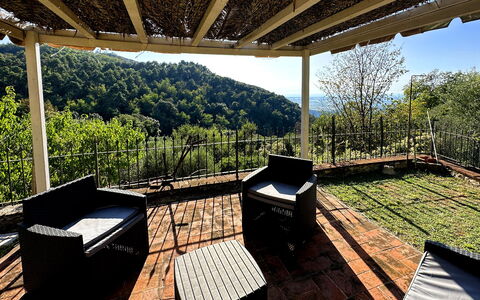 Borgo Bucatra Tramonto: Plante, Propriété, Bâtiment, Ciel, Ombre, Bois, Botanique, Porche, Design Intérieur, Arbre