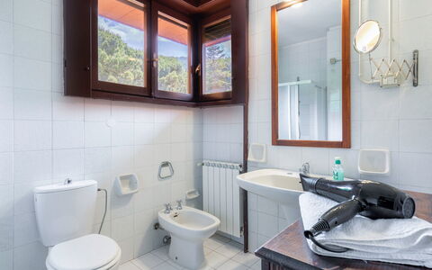 Tenuta De Paoli - Chianni, Pool, Wifi, Privacy, To: Miroir, Luminaire Plomberie, Robinet, Évier, Propriété, Lavabo, Violet, Fenêtre, Design Intérieur, Salle De Bains