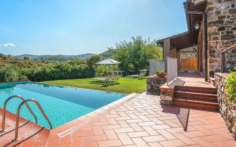 Le Masse - Greve In Chianti, Toscana: Plante, L'Eau, Ciel, Bâtiment, Mobilier De Jardin, Piscine, Maison, Chaise, Ombre, Design Urbain