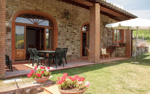 Le Masse - Greve In Chianti, Toscana: Plante, Fleur, Bâtiment, Propriété, Meubles, Pot De Fleur, Table, Chaise, Ombre, Plante D'Appartement