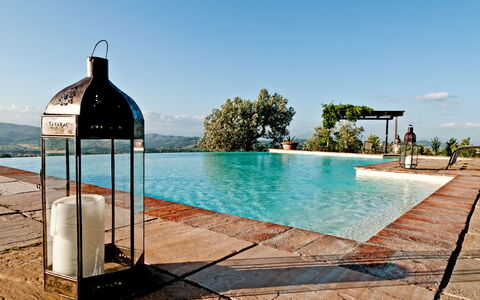 Cottage Botinaccio: L'Eau, Ciel, Piscine, Bleu Azur, Ombre, Arbre, Mobilier De Jardin, Nuage, Loisir, Plante