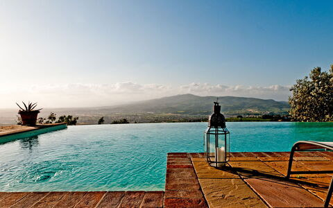 Cottage Botinaccio: L'Eau, Ciel, Propriété, Piscine, Bleu Azur, Mobilier De Jardin, Rectangle, Plan D'Eau, Arbre, Bois