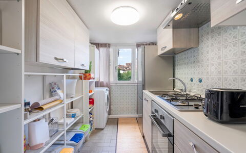 Lucca Old Town Apartment - Lucca, Toscana: Cabinetry, Propriété, Bâtiment, Comptoir, Cuisine, Évier, Électroménager, Appareil De Cuisine, Étagère, Cuisinière