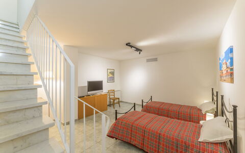 Casa Verdi,near The Beach - Viareggio, Toscana: Meubles, Propriété, Bois, Confort, Design Intérieur, Sol, Cadre De Lit, Sol, Bâtiment