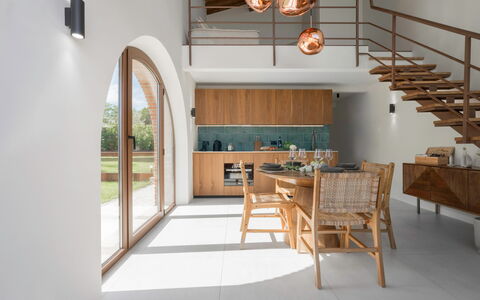 Pendolino Spereto Apartment With Pool, Montaione: Table, Bois, Design Intérieur, Bâtiment, Comptoir, Cuisine, Sol, Sol, Chaise, Cabinetry