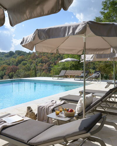 Pendolino Spereto Apartment With Pool, Montaione: L'Eau, Plante, Nuage, Propriété, Ciel, Piscine, Bleu Azur, Ombre, Mobilier De Jardin, Parapluie