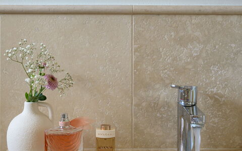 Nocellara Spereto Apartment With Pool, Montaione: Robinet, Propriété, Luminaire Plomberie, Blanc, Évier, Pot De Fleur, Plante, Lavabo, Salle De Bains, Design Intérieur