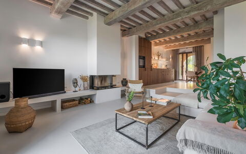 Coratina Spereto Apartment with Pool, Montaione: Meubles, Canapé, Table, Plante, Design Intérieur, Salon, Bâtiment, Sol, Bois, Sol