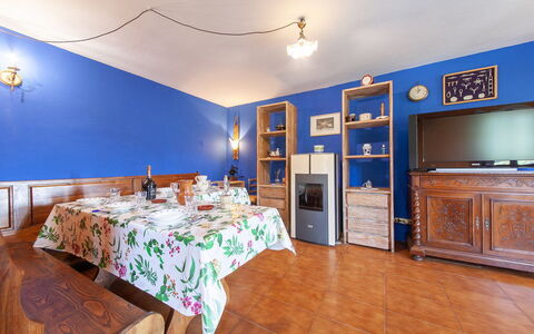 Casa Iris - Versilia, Holiday Home with Pool: Propriété, Meubles, Cabinetry, Bâtiment, Table, Bleu, Éclairage, Bois, Design Intérieur, Sol