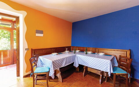 Casa Iris - Versilia, Holiday Home with Pool: Meubles, Table, Propriété, Fenêtre, Chaise, Bois, Design Intérieur, Sol, Dur, Sol