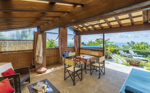 La Casa Di Elda, Holiday Home With Pool, Uzzano, T: Propriété, Plante, Table, Meubles, Bâtiment, Ombre, Fenêtre, Bois, Design Intérieur, Architecture