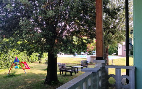 Franco House With Pool: Plante, Propriété, Ombre, Arbre, Bois, Bâtiment, Herbe, Porche, Espace Public, Loisir