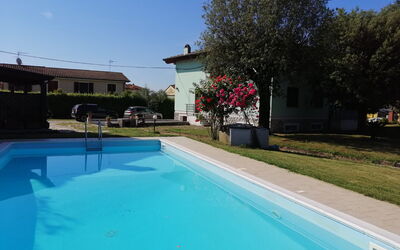 Franco House With Pool: Piscine, Recours, Loisir, Hacienda, Mobilier De Jardin, Arrière-Cour, Ombre, Biens, Villa, Thermes