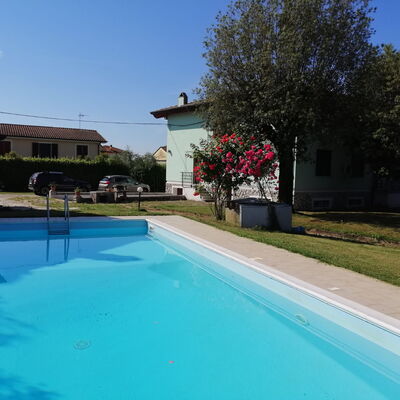 Franco House With Pool: Piscine, Recours, Loisir, Hacienda, Mobilier De Jardin, Arrière-Cour, Ombre, Biens, Villa, Thermes