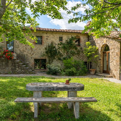 Villa Amiata: Plante, Bâtiment, Ciel, Paysage Naturel, Arbre, Fenêtre, Végétation, Architecture, Lot Terre, Herbe