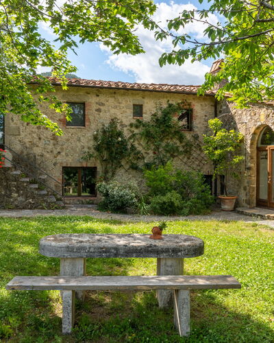 Villa Amiata: Plante, Bâtiment, Ciel, Paysage Naturel, Arbre, Fenêtre, Végétation, Architecture, Lot Terre, Herbe