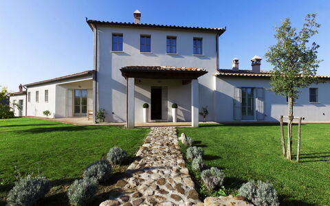 Villa Sant'andrea: Ciel, Plante, Propriété, Bâtiment, Fenêtre, La Nature, Lot Terre, Maison, Chalet, Arbre