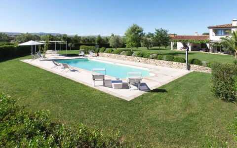 Villa Sant'andrea: L'Eau, Ciel, Plante, Piscine, Lot Terre, Mobilier De Jardin, Arbre, Ombre, Loisir, Rectangle