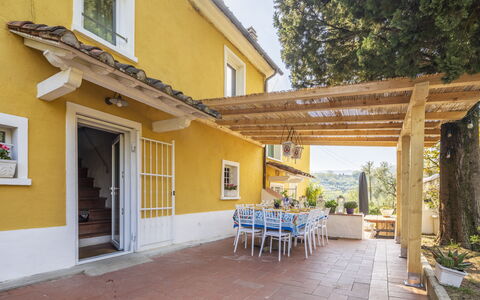 Country House Casalguidi 191 Private Pool: Domicile, Architecture, Maison, Porte, Chaise, Biens, Chalet, Porche, Ombre, Plante D'Appartement